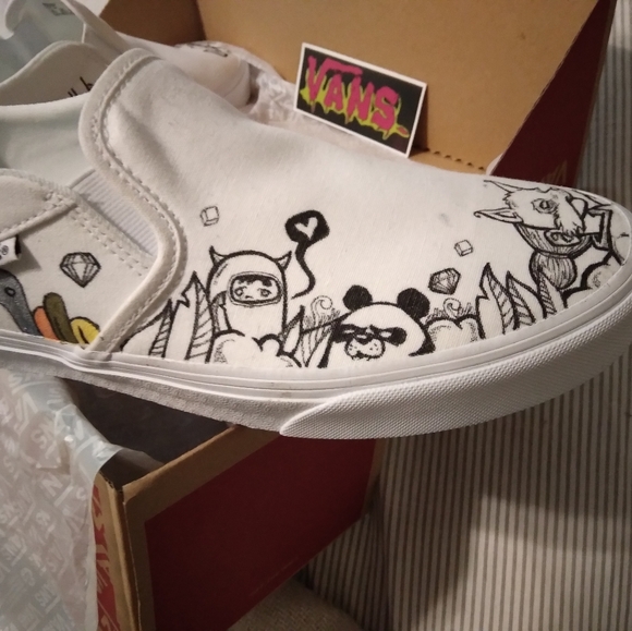 Custom vans hand drawn and painted - Picture 6 of 7